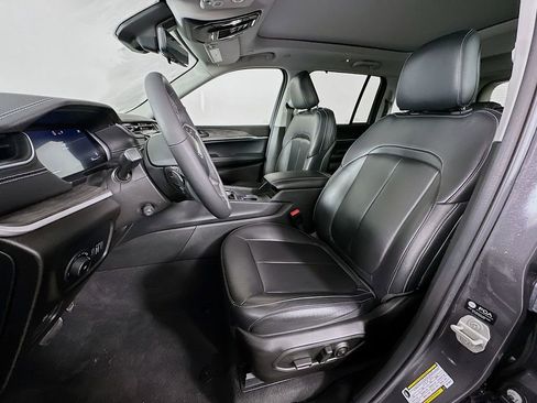 Used 2024 Jeep Grand Cherokee Limited w/ Luxury Tech Group II image 21