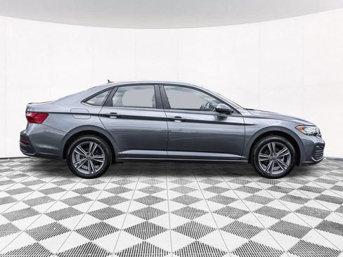 Certified 2023 Volkswagen Jetta SE FWD image 9