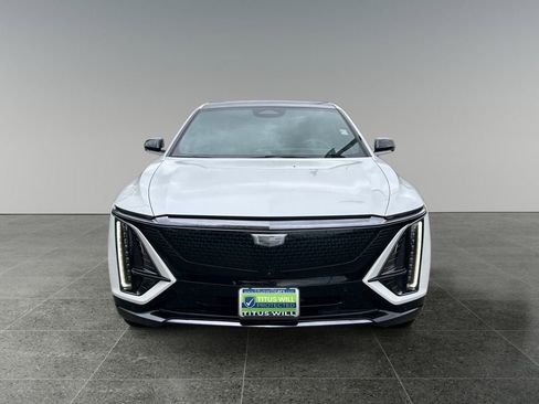 Used 2025 Cadillac Lyriq Sport AWD/4WD image 2