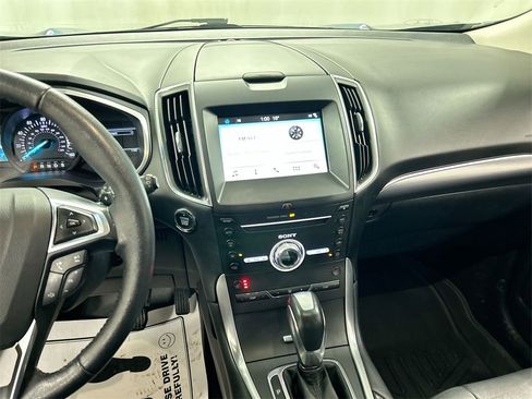 Used 2018 Ford Edge Titanium image 18