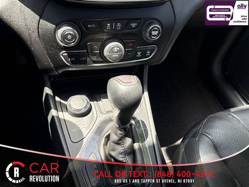 Used 2019 Jeep Cherokee Limited AWD/4WD image 15