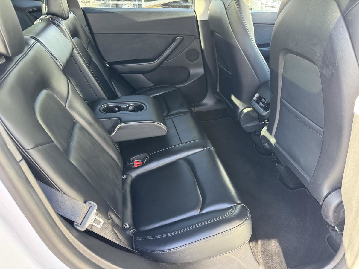 Used 2021 Tesla Model Y Long Range AWD/4WD image 21