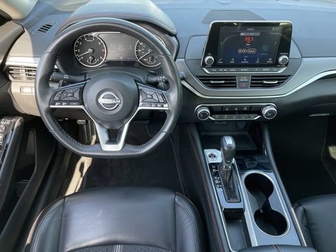 Used 2024 Nissan Altima 2.5 SR FWD image 11