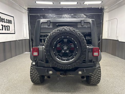 Used 2017 Jeep Wrangler Rubicon w/ Power Convenience Group AWD/4WD image 5
