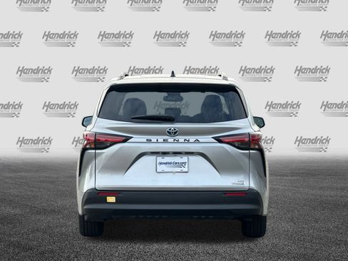 Used 2022 Toyota Sienna LE image 6