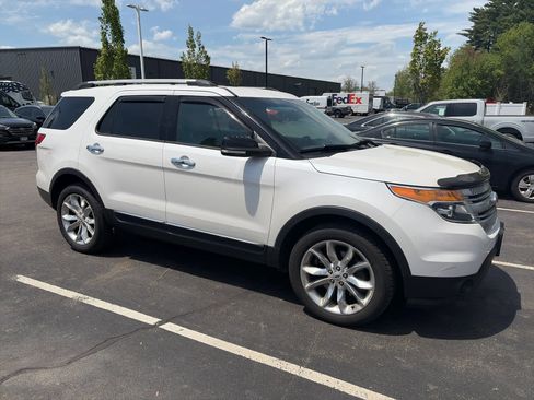 Used 2015 Ford Explorer XLT w/ Equipment Group 202A AWD/4WD image 3