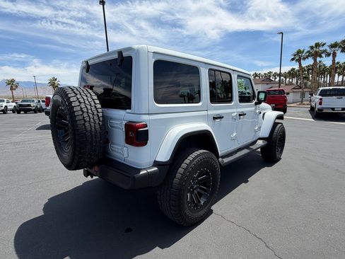 Used 2020 Jeep Wrangler Unlimited Sahara AWD/4WD image 3