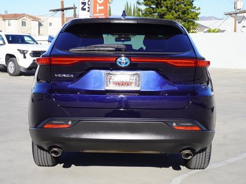 Certified 2023 Toyota Venza LE image 6