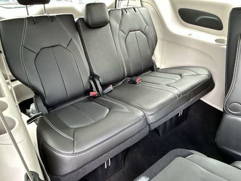 New 2024 Chrysler Pacifica Select image 15