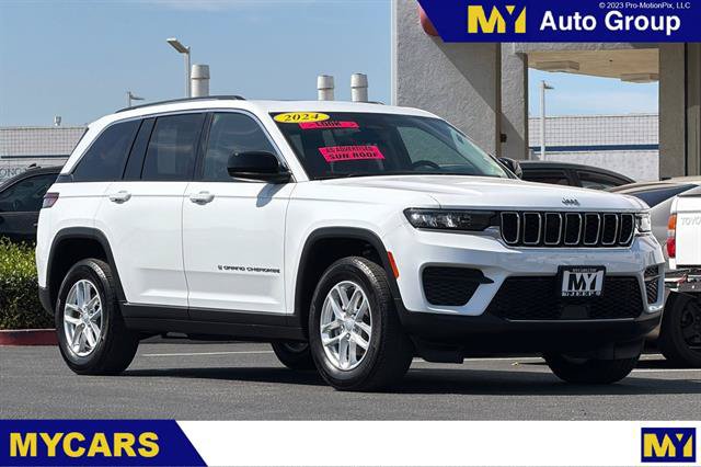 Used 2024 Jeep Grand Cherokee Laredo X RWD image 1