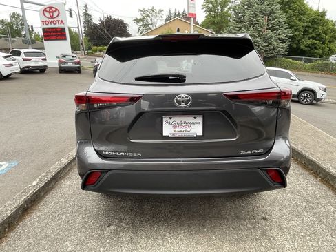 Certified 2024 Toyota Highlander XLE AWD/4WD image 6