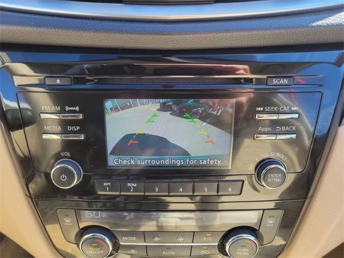 Used 2015 Nissan Rogue SV image 30