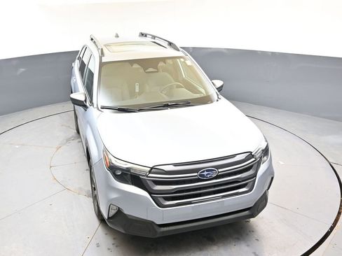 Certified 2025 Subaru Forester Premium AWD/4WD image 43