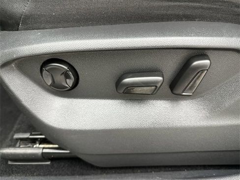 Used 2019 Volkswagen Tiguan SEL image 12