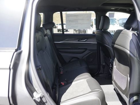 New 2026 Jeep Grand Cherokee Altitude AWD/4WD image 24
