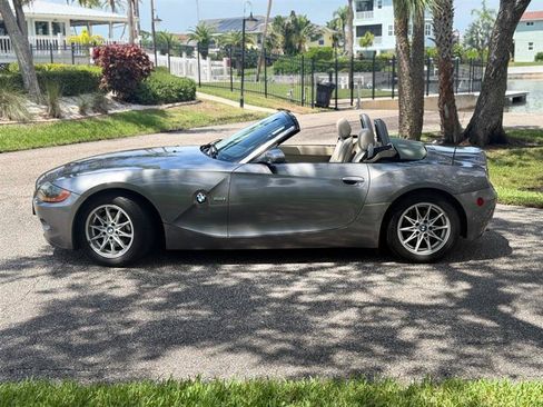 Used 2004 BMW Z4 2.5i RWD image 2