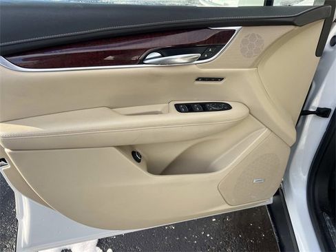 Used 2019 Cadillac XT5 Luxury image 17