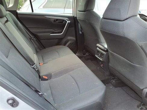 Used 2022 Toyota RAV4 LE image 6
