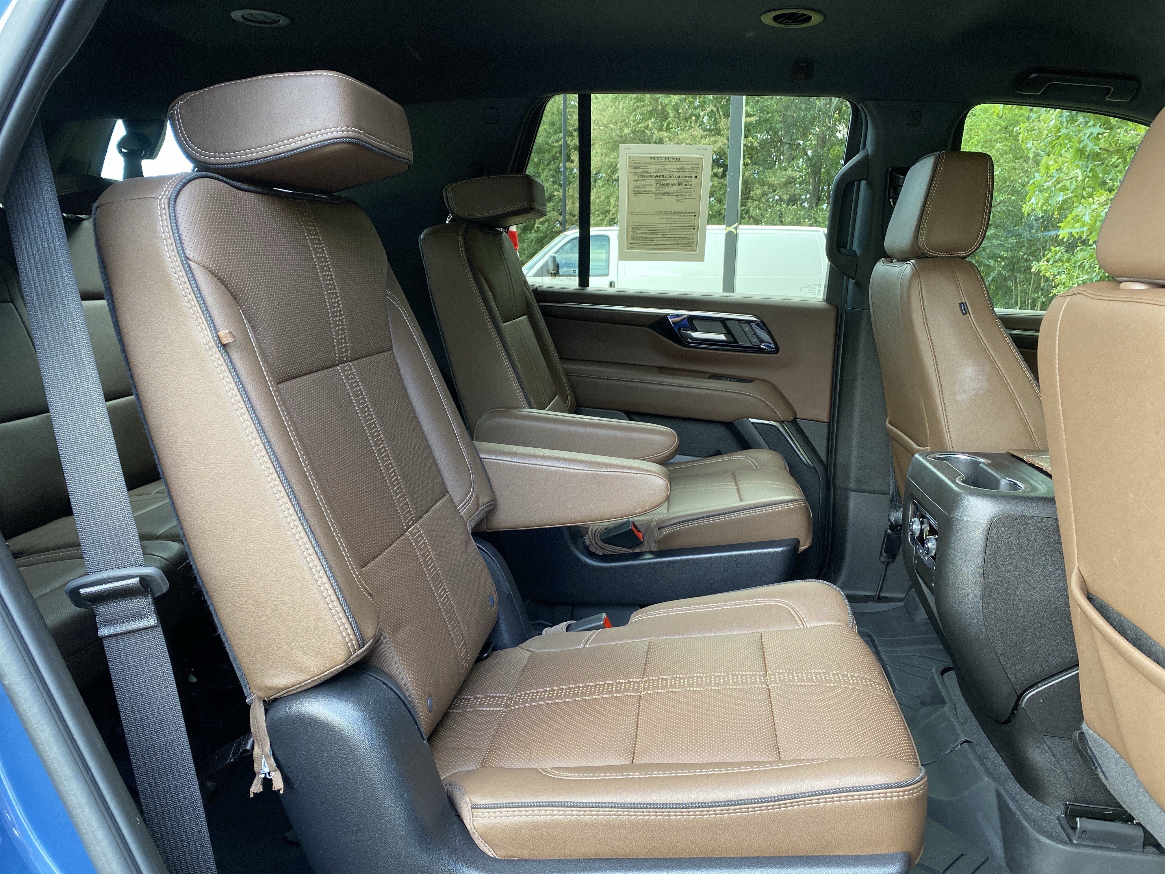 Used 2025 Chevrolet Tahoe High Country AWD/4WD image 37
