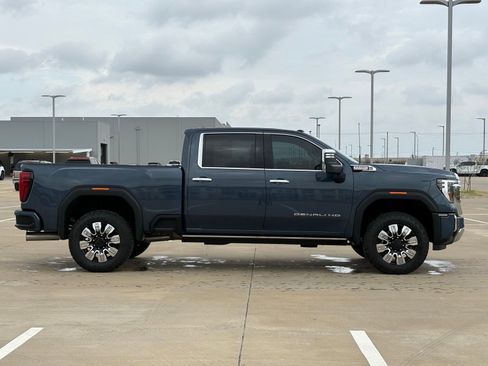Used 2026 GMC Sierra 2500 Denali w/ Denali Reserve Package image 8