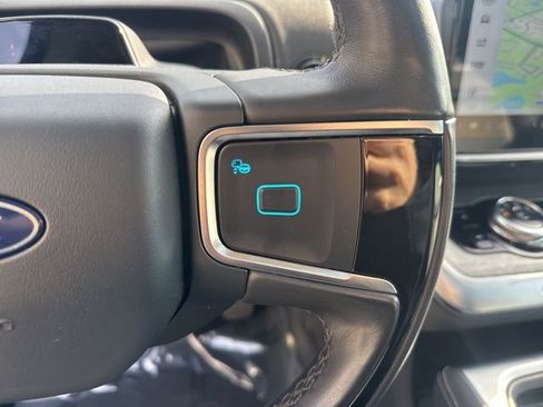 Used 2025 Ford Expedition Platinum image 19