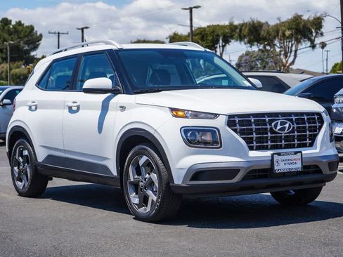 New 2026 Hyundai Venue SEL FWD image 3
