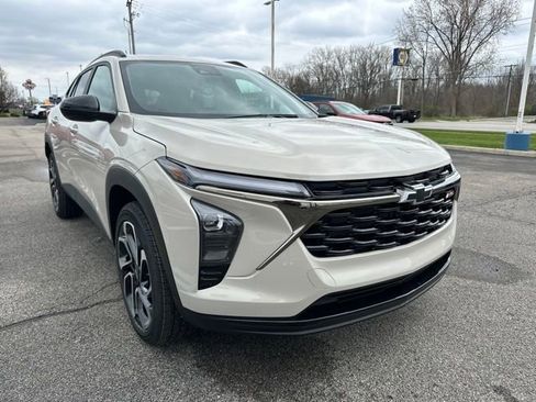 New 2026 Chevrolet Trax RS w/ Driver Confidence Package FWD image 4