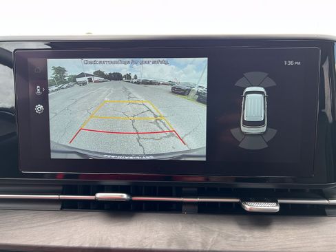 Used 2024 Kia Carnival EX FWD image 26