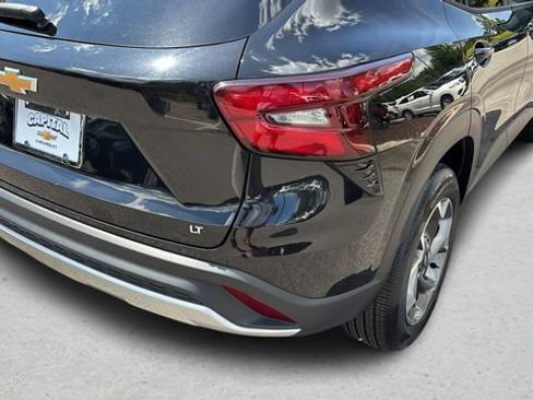 Used 2025 Chevrolet Trax LT FWD image 38