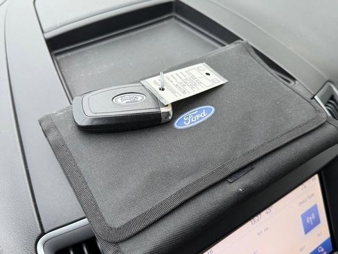 Used 2020 Ford Edge SE image 26