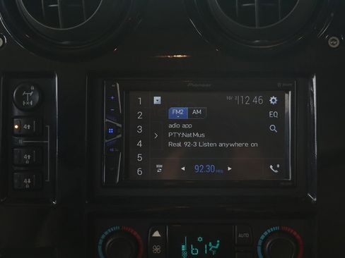 Used 2004 HUMMER H2 w/ Preferred Equipment Group image 18