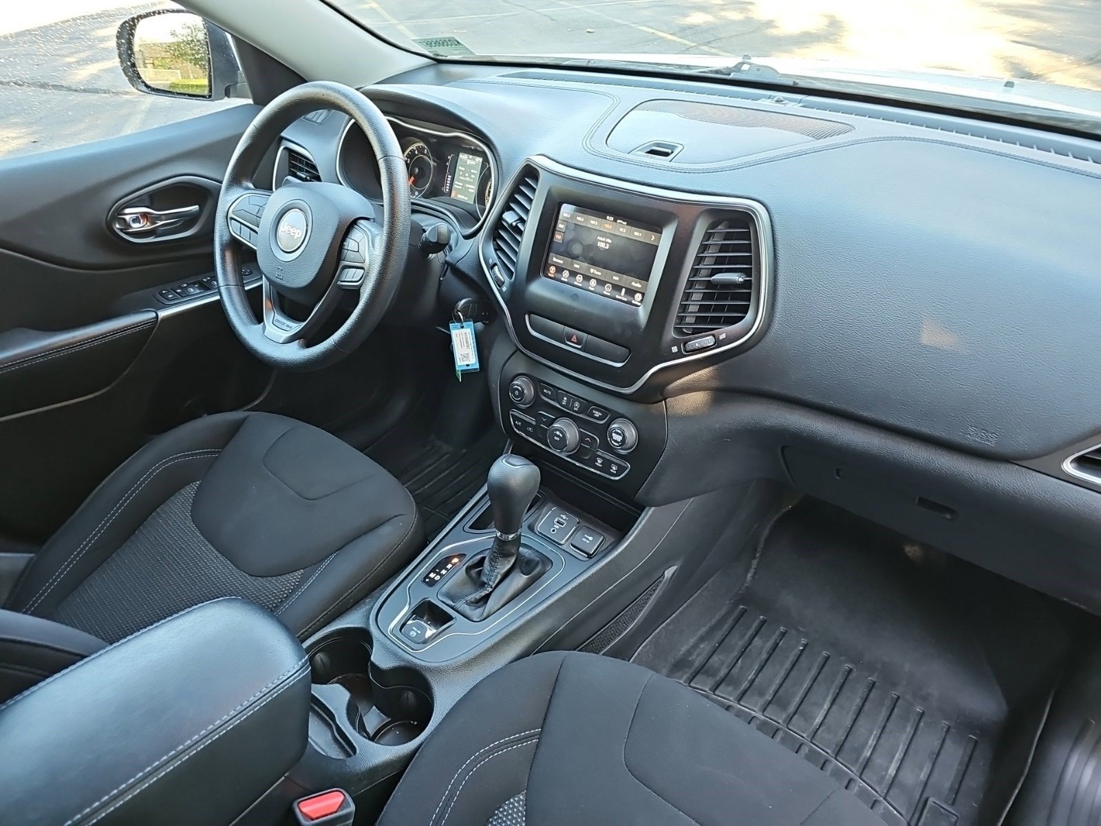 Used 2019 Jeep Cherokee Latitude w/ Popular Appearance Group FWD image 13