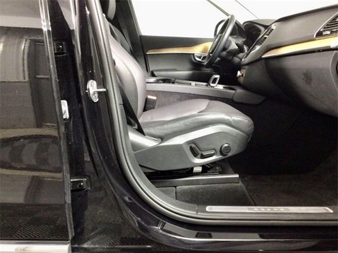 Used 2024 Volvo XC90 B6 Plus image 37