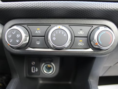 Used 2024 Nissan Kicks S FWD image 17