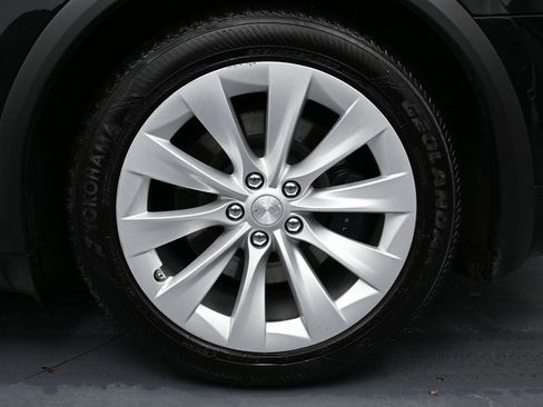 Used 2018 Tesla Model X 75D image 11