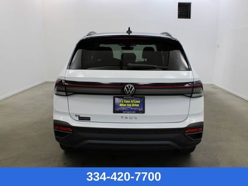 New 2026 Volkswagen Taos SE image 3