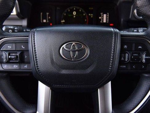 Used 2025 Toyota 4Runner SR5 image 19