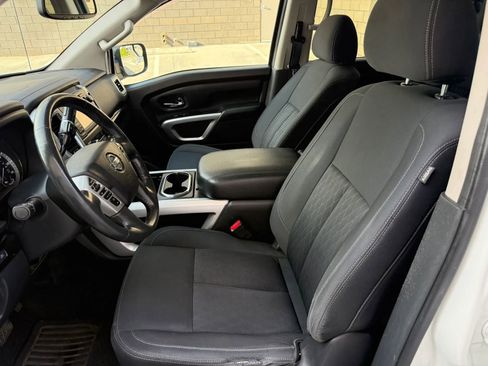 Used 2017 Nissan Titan SV image 11
