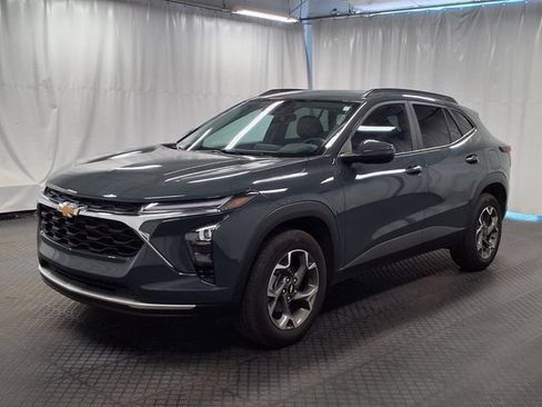 Used 2025 Chevrolet Trax LT w/ Driver Confidence Package FWD image 23