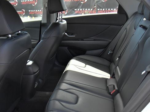Used 2025 Hyundai Elantra Limited image 40