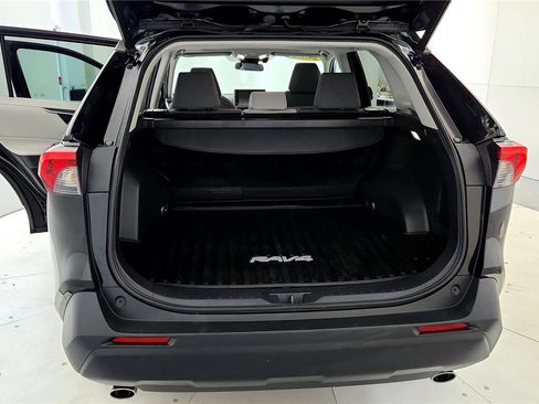 Used 2022 Toyota RAV4 XLE w/ Convenience Package image 20