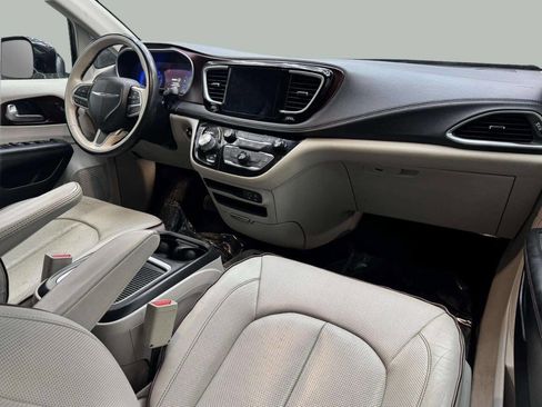 Used 2017 Chrysler Pacifica Limited FWD image 7