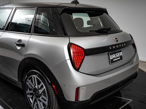 Certified 2026 MINI Cooper 4-Door Hardtop FWD image 18