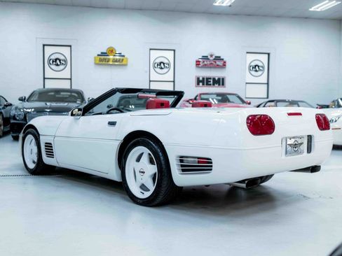 Used 1990 Chevrolet Corvette Convertible image 9