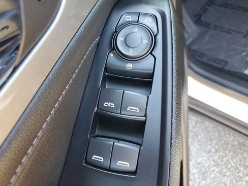 Used 2023 Chevrolet Traverse LT image 23