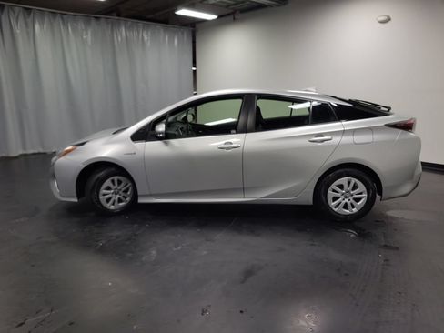 Used 2017 Toyota Prius Two FWD image 5