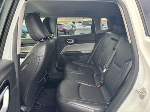 Used 2022 Jeep Compass Limited image 10