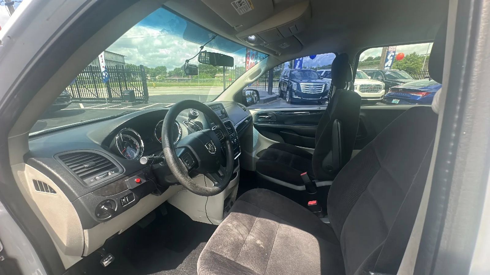 Used 2014 Dodge Grand Caravan American Value Package FWD image 24