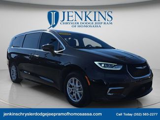 Used 2024 Chrysler Pacifica Touring-L video 1