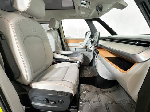 Used 2025 Volkswagen ID. Buzz 1st Edition image 29